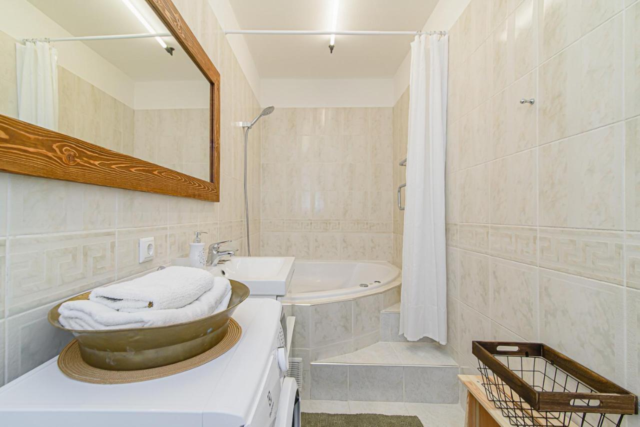 Cozy Studio In The Heart Of Vilnius Old Town ภายนอก รูปภาพ